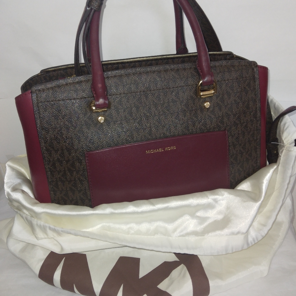 Michael Kors monogram satchel bag - Picture 16 of 16